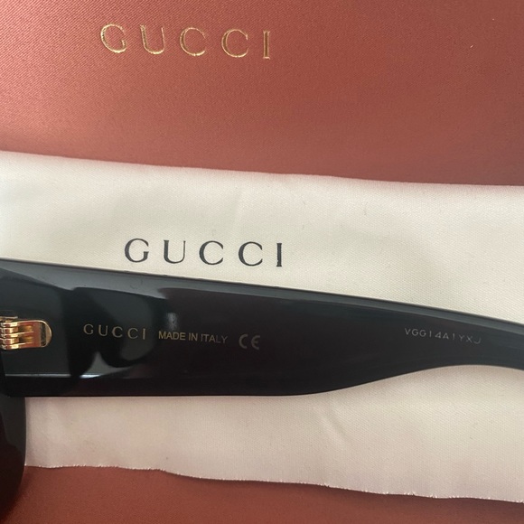 Gucci Oversized Black Sunglasses - Picture 3 of 7